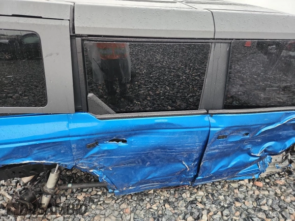 2021 Ford Bronco z VIN 1FMEE5DPXMLB01431, wystawiony jako Copart lot #59192915 z przebiegiem Nie podano mil oraz Nie do naprawy • Non repairable. Historia ofert i sprzedaży dostępna na DreamBid. Obrazek 10.