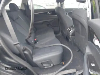 2019 Kia Sorento LX with VIN 5XYPG4A36KG558975, listed as a IAAI auction lot 42065481 with 49,867 mi miles and . Bid and sale history available at carsss.com. Image 8.
