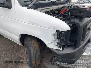 2008 Ford Econoline Cargo Commercial z VIN 1FTNE14W08DA57153, wystawiony jako IAAI lot #41596848 z przebiegiem 121 347 mil mil oraz . Historia ofert i sprzedaży dostępna na DreamBid. Obrazek 6.