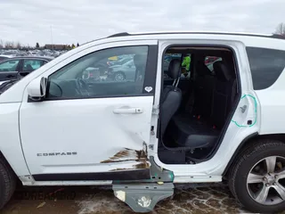 2017 Jeep Compass Latitude с VIN 1C4NJDEB5HD139453, выставлен на аукционе IAAI как лот 41160877 с пробегом 77 906 миль миль и . История ставок и продаж доступна на DreamBid. Изображение 6.