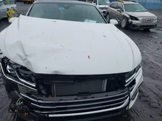 2023 Volkswagen Arteon SEL Premium R-Line z VIN WVWTR7AN4PE014292, wystawiony jako IAAI lot #42331800 z przebiegiem 6 389 mil mil oraz . Historia ofert i sprzedaży dostępna na DreamBid. Obrazek 6.