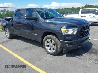 2021 Ram 1500 Big Horn z VIN 1C6SRFMT4MN663514, wystawiony jako IAAI lot #42419526 z przebiegiem 47 568 mil mil oraz . Historia ofert i sprzedaży dostępna na DreamBid. Obrazek 1.