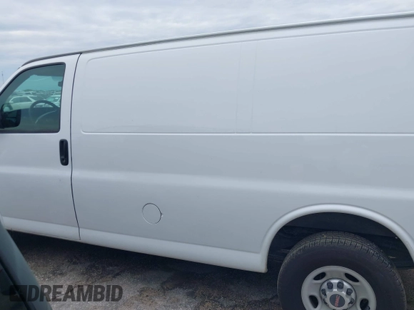 2015 GMC Savana Cargo z VIN 1GTW7FCF4F1906986, wystawiony jako IAAI lot #42433630 z przebiegiem 124 182 mil mil oraz . Historia ofert i sprzedaży dostępna na DreamBid. Obrazek 14.