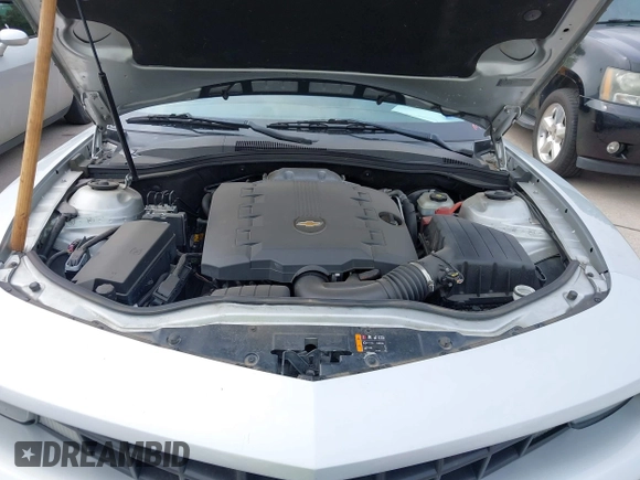 2011 Chevrolet Camaro 1LT z VIN 2G1FB1ED5B9211945, wystawiony jako IAAI lot #42290750 z przebiegiem 295 489 mil mil oraz . Historia ofert i sprzedaży dostępna na DreamBid. Obrazek 10.
