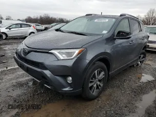 2018 Toyota RAV4 XLE z VIN JTMRFREV5JD229816, wystawiony jako Copart lot #49880435 z przebiegiem 144 054 mil mil oraz Szkoda całkowita • Salvage title. Historia ofert i sprzedaży dostępna na DreamBid. Obrazek 1.