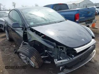 2024 Tesla Model Y Long Range z VIN 7SAYGDEE5RA226317, wystawiony jako IAAI lot #42025891 z przebiegiem 23 995 mil mil oraz . Historia ofert i sprzedaży dostępna na DreamBid. Obrazek 1.