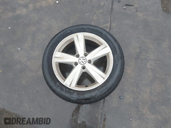 2013 Volkswagen Passat SE с VIN 1VWBH7A33DC052582, выставлен на аукционе IAAI как лот 41431178 с пробегом 127 072 миль миль и . История ставок и продаж доступна на DreamBid. Изображение 12.