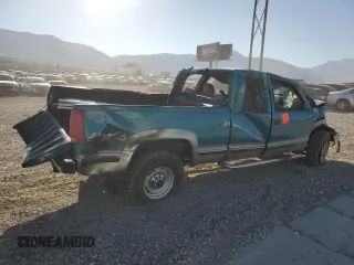 1998 GMC Sierra 2500 z VIN 1GTGK29RXWE507912, wystawiony jako Copart lot #67655674 z przebiegiem 165 538 mil mil oraz Szkody całkowita. Historia ofert i sprzedaży dostępna na DreamBid. Obrazek 3.