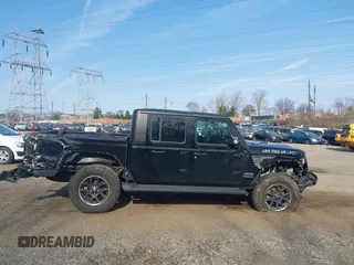 2021 Jeep Gladiator Overland z VIN 1C6HJTFG1ML606215, wystawiony jako IAAI lot #41771646 z przebiegiem 77 411 mil mil oraz . Historia ofert i sprzedaży dostępna na DreamBid. Obrazek 13.