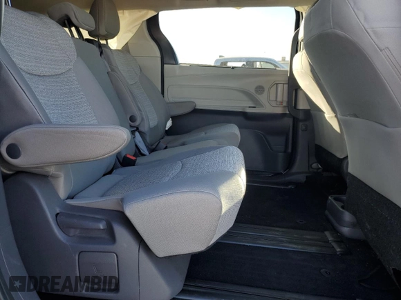 2021 Toyota Sienna LE with VIN 5TDKRKEC6MS013416, listed as a Copart auction lot 89003355 with 93,169 mi miles and Salvage title. Bid and sale history available at DreamBid. Image 12.