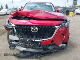 2025 Mazda CX-90 Preferred z VIN JM3KKBHD9S1208744, wystawiony jako IAAI lot #42019049 z przebiegiem 4 663 mil mil oraz . Historia ofert i sprzedaży dostępna na DreamBid. Obrazek 6.