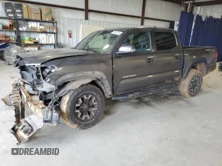 2017 Toyota Tacoma SR5 z VIN 5TFCZ5AN3HX056060, wystawiony jako Copart lot #55944195 z przebiegiem 140 441 mil mil oraz Szkoda całkowita • Salvage title. Historia ofert i sprzedaży dostępna na DreamBid. Obrazek 1.