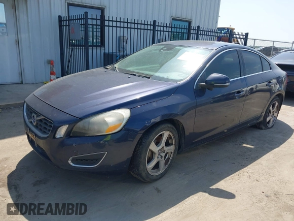 2012 Volvo S60 T5 z VIN YV1622FS5C2046841, wystawiony jako IAAI lot #42048477 z przebiegiem 231 218 mil mil oraz . Historia ofert i sprzedaży dostępna na DreamBid. Obrazek 2.