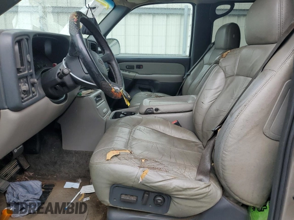 2002 Chevrolet Suburban LS with VIN 3GNEC16Z62G252379, listed as a Copart auction lot 73461294 with 321,647 mi miles and Salvage Title. Bid and sale history available at carsss.com. Image 7.