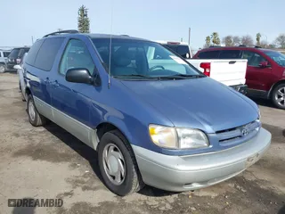 1998 Toyota Sienna LE with VIN 4T3ZF13C5WU028625, listed as a IAAI auction lot 41596901 with 139,903 mi miles. Bid and sale history available at carsss.com. Image 1.