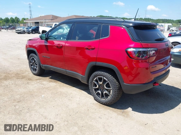 2025 Jeep Compass Trailhawk with VIN 3C4NJDDNXST551154, listed as a IAAI auction lot 42573595 with 4,392 mi miles and . Bid and sale history available at DreamBid. Image 3.