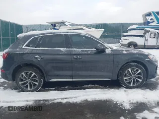 2021 Audi Q5 Premium with VIN WA1AAAFY1M2101881, listed as a IAAI auction lot 41399547 with 33,277 mi miles. Bid and sale history available at carsss.com. Image 13.