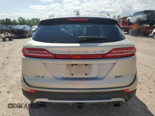 2017 Lincoln MKC Select z VIN 5LMCJ2C96HUL19657, wystawiony jako Copart lot #54157965 z przebiegiem 142 646 mil mil oraz Szkoda całkowita • Salvage title. Historia ofert i sprzedaży dostępna na DreamBid. Obrazek 6.