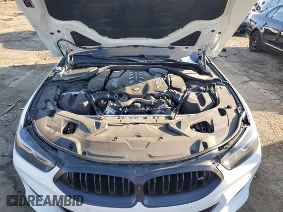 2023 BMW 8 Series M850i z VIN WBAGV8C01PCL31007, wystawiony jako Copart lot #76536874 z przebiegiem Nie podano mil oraz Czysty tytuł • Clean title. Historia ofert i sprzedaży dostępna na DreamBid. Obrazek 11.