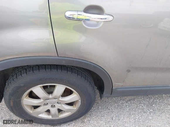 2013 Kia Sorento LX with VIN 5XYKTDA29DG360682, listed as a IAAI auction lot 41960747 with 1 mi miles. Bid and sale history available at carsss.com. Image 12.