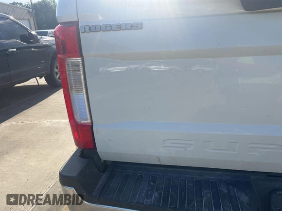 2019 Ford F-250 XL z VIN 1FT7W2BTXKED46997, wystawiony jako IAAI lot #42737714 z przebiegiem 124 075 mil mil oraz . Historia ofert i sprzedaży dostępna na DreamBid. Obrazek 14.