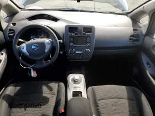 2017 Nissan LEAF SV z VIN 1N4BZ0CP1HC309077, wystawiony jako Copart lot #49010165 z przebiegiem 44 281 mil mil oraz Szkoda całkowita • Salvage title. Historia ofert i sprzedaży dostępna na DreamBid. Obrazek 8.