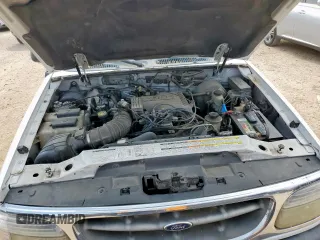 2001 Ford Explorer XLT with VIN 1FMZU63PX1ZA30705, listed as a Copart auction lot 57918865 with 233,418 mi miles and Clean title. Bid and sale history available at DreamBid. Image 12.