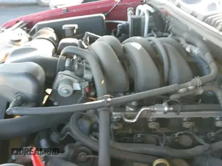 2006 Ford Explorer XLT z VIN 1FMEU73826ZA28385, wystawiony jako IAAI lot #43563165 z przebiegiem 276 990 mil mil oraz . Historia ofert i sprzedaży dostępna na DreamBid. Obrazek 13.