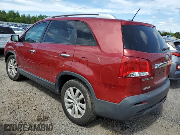 2011 Kia Sorento EX z VIN 5XYKUDA24BG086804, wystawiony jako Copart lot #57394805 z przebiegiem 148 932 mil mil oraz Szkoda całkowita • Salvage title. Historia ofert i sprzedaży dostępna na DreamBid. Obrazek 2.