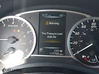 2017 Nissan Sentra SV with VIN 3N1AB7AP2HY224359, listed as a IAAI auction lot 41855560 with 117,709 mi miles. Bid and sale history available at carsss.com. Image 7.
