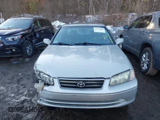 2001 Toyota Camry LE z VIN 4T1BF28K11U122669, wystawiony jako IAAI lot #41574866 z przebiegiem 233 301 mil mil oraz . Historia ofert i sprzedaży dostępna na DreamBid. Obrazek 12.