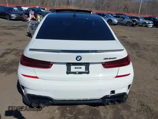 2020 BMW 3 Series M340i z VIN WBA5U7C02LA234487, wystawiony jako IAAI lot #41816831 z przebiegiem 27 562 mil mil oraz . Historia ofert i sprzedaży dostępna na DreamBid. Obrazek 16.