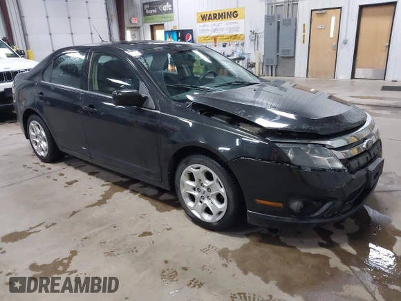 2010 Ford Fusion SE z VIN 3FAHP0HA5AR376700, wystawiony jako IAAI lot #42260240 z przebiegiem 98 509 mil mil oraz . Historia ofert i sprzedaży dostępna na DreamBid. Obrazek 1.