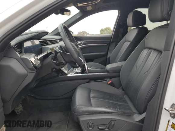 2023 Audi e-tron Sportback S line Premium z VIN WA11AAGEXPB004395, wystawiony jako Copart lot #68947554 z przebiegiem 19 852 mil mil oraz Szkoda całkowita • Salvage title. Historia ofert i sprzedaży dostępna na DreamBid. Obrazek 7.