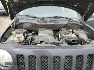2014 Jeep Patriot Altitude with VIN 1C4NJPBA1ED758284, listed as a Copart auction lot 41959215 with 147,320 mi miles and Salvage Title. Bid and sale history available at DreamBid. Image 11.