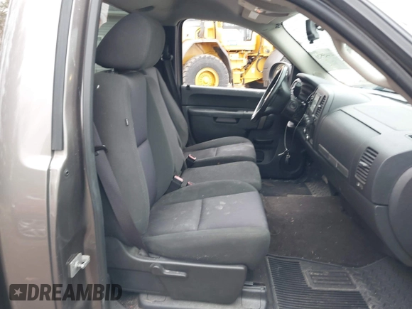 2012 Chevrolet Silverado 1500 LT with VIN 1GCNKSE00CZ326935, listed as a IAAI auction lot 41445520 with 121,035 mi miles. Bid and sale history available at carsss.com. Image 5.