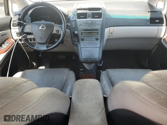 2010 Lexus HS 250h z VIN JTHBB1BA3A2013814, wystawiony jako Copart lot #72218104 z przebiegiem 191 159 mil mil oraz Czysty tytuł • Clean title. Historia ofert i sprzedaży dostępna na DreamBid. Obrazek 8.