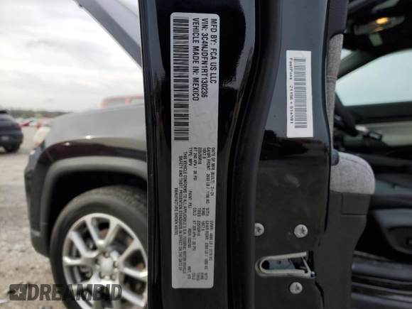 2024 Jeep Compass Latitude Lux z VIN 3C4NJDFN1RT130236, wystawiony jako Copart lot #51159065 z przebiegiem 9 678 mil mil oraz Szkoda całkowita • Salvage title. Historia ofert i sprzedaży dostępna na DreamBid. Obrazek 13.