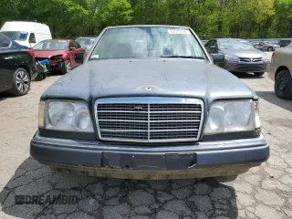 1995 Mercedes-Benz E Class with VIN WDBEA32E7SC246184, listed as a Copart auction lot 52570185 with 122,452 mi miles and Clean Title. Bid and sale history available at carsss.com. Image 5.