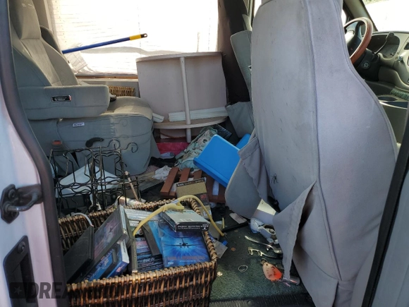 1998 Ford Econoline Cargo with VIN 1FDRE1429WHB71880, listed as a Copart auction lot 46426475 with 218,303 mi miles and Salvage Title. Bid and sale history available at DreamBid. Image 10.