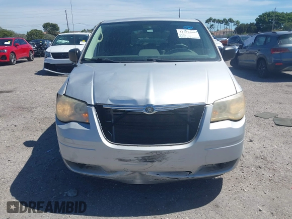 2008 Chrysler Town & Country LX with VIN 2A8HR44H08R696935, listed as a IAAI auction lot 41679669 with 92,276 mi miles. Bid and sale history available at carsss.com. Image 6.