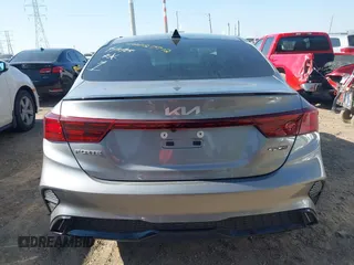 2024 Kia Forte GT-Line z VIN 3KPF54AD0RE801536, wystawiony jako IAAI lot #42027712 z przebiegiem 7 269 mil mil oraz . Historia ofert i sprzedaży dostępna na DreamBid. Obrazek 17.