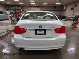2011 BMW 3 Series 328i z VIN WBAPH5G57BNM82328, wystawiony jako IAAI lot #42130819 z przebiegiem 117 047 mil mil oraz . Historia ofert i sprzedaży dostępna na DreamBid. Obrazek 16.