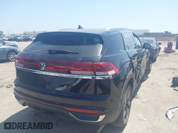 2024 Volkswagen Atlas SE z VIN 1V2JE2CA8RC217294, wystawiony jako IAAI lot #41962704 z przebiegiem 14 733 mil mil oraz . Historia ofert i sprzedaży dostępna na DreamBid. Obrazek 4.