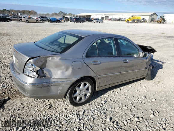 2003 Mercedes-Benz C 240 z VIN WDBRF81J93F439211, wystawiony jako Copart lot #79460514 z przebiegiem 116 596 mil mil oraz Szkoda całkowita • Salvage title. Historia ofert i sprzedaży dostępna na DreamBid. Obrazek 3.