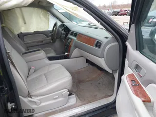 2008 Chevrolet Avalanche LT w/1LT with VIN 3GNFK12358G171634, listed as a IAAI auction lot 41865073 with 177,623 mi miles. Bid and sale history available at carsss.com. Image 5.
