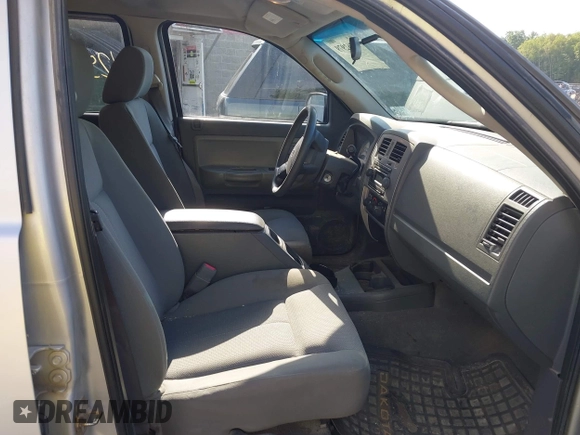 2006 Dodge Dakota SLT with VIN 1D7HW48N56S503261, listed as a IAAI auction lot 42562979 with 200,676 mi miles and . Bid and sale history available at DreamBid. Image 5.