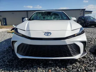 2025 Toyota Camry LE with VIN 4T1DAACK2SU060290, listed as a Copart auction lot 54754665 with 9,293 mi miles and Clean Title. Bid and sale history available at carsss.com. Image 5.