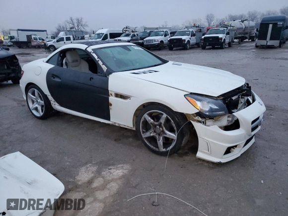 2012 Mercedes-Benz SLK 350 z VIN WDDPK5HA7CF026962, wystawiony jako Copart lot #42759625 z przebiegiem 51 512 mil mil oraz Szkoda całkowita • Salvage title. Historia ofert i sprzedaży dostępna na DreamBid. Obrazek 4.