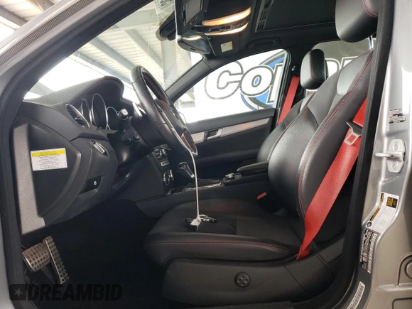 2014 Mercedes-Benz C 250 Sport z VIN WDDGF4HB8EG217004, wystawiony jako Copart lot #58807465 z przebiegiem 81 687 mil mil oraz Szkoda całkowita • Salvage title. Historia ofert i sprzedaży dostępna na DreamBid. Obrazek 7.
